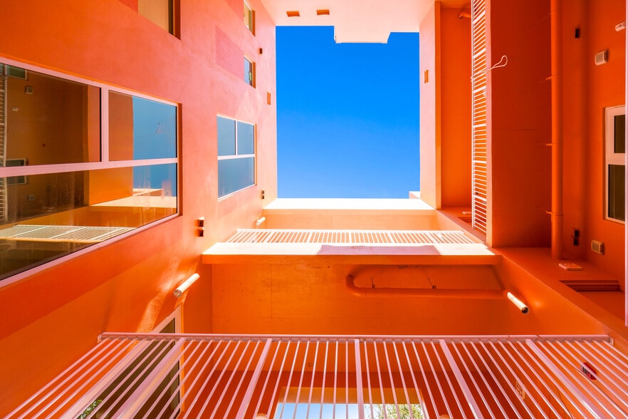 123 NW 14th st, Miami, FL à louer - Photo du bâtiment - Image 2 de 4