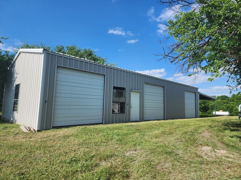 15957 County Road 566, Farmersville, TX à vendre - Photo du bâtiment - Image 2 de 29