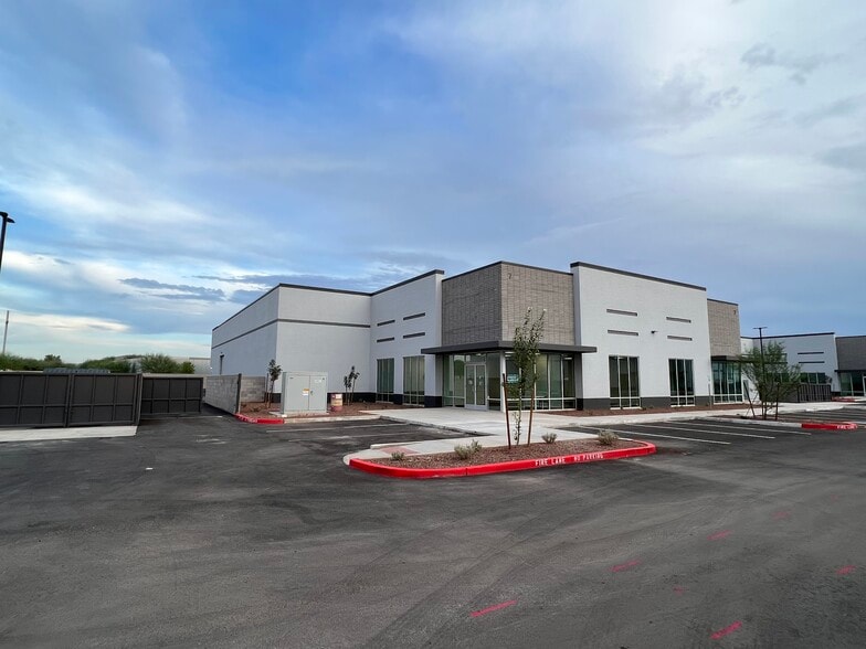 8607 E Pecos Rd, Mesa, AZ for lease - Building Photo - Image 2 of 12