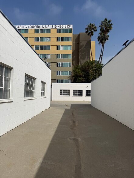 1001-1005 Arbor Vitae, Los Angeles, CA à louer - Photo du bâtiment - Image 3 de 7