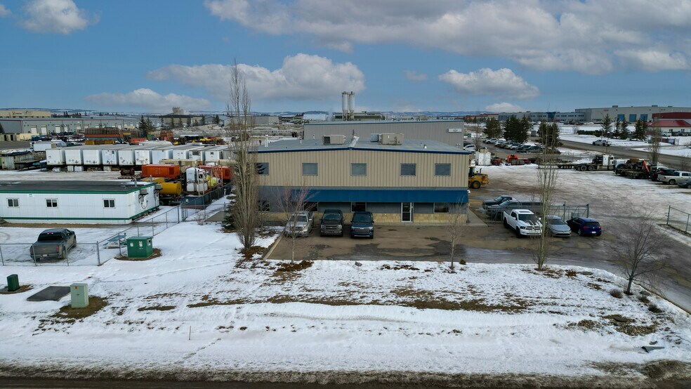 135 & 141 Clearmile Avenue, Red Deer County, AB à vendre - Photo du bâtiment - Image 3 de 40