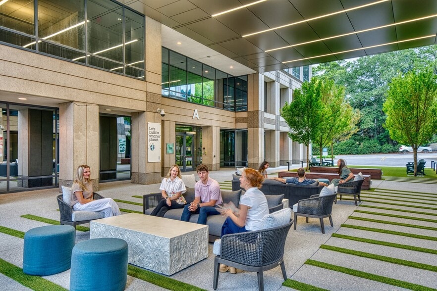 6303 Barfield Rd, Atlanta, GA for lease - Building Photo - Image 3 of 13