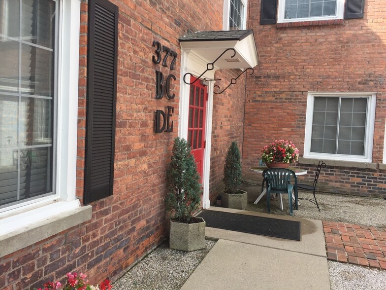 377 Fisher Rd, Grosse Pointe Farms, MI for lease - Building Photo - Image 2 of 3