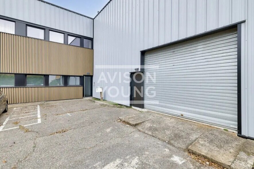 Flex in Villeneuve-la-Garenne for lease - Building Photo - Image 3 of 4