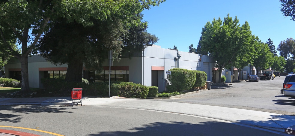 6401-6451 Golden Gate Dr, Dublin, CA for lease - Building Photo - Image 3 of 5