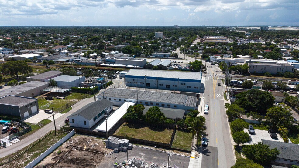 508 Nottingham Blvd, West Palm Beach, FL à vendre - Photo principale - Image 1 de 3