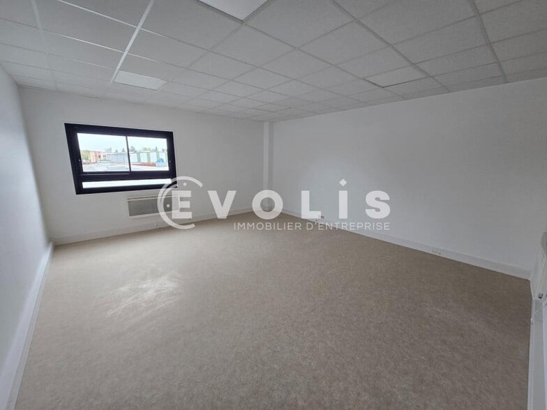 Office in Brétigny-sur-Orge for lease - Interior Photo - Image 3 of 7