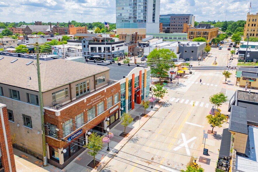 117 W 4th St, Royal Oak, MI à vendre - Photo du bâtiment - Image 2 de 3