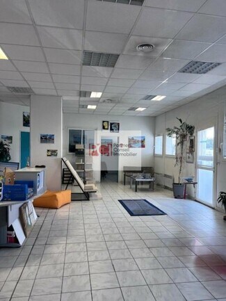Plus de détails pour Local d'activités à louer