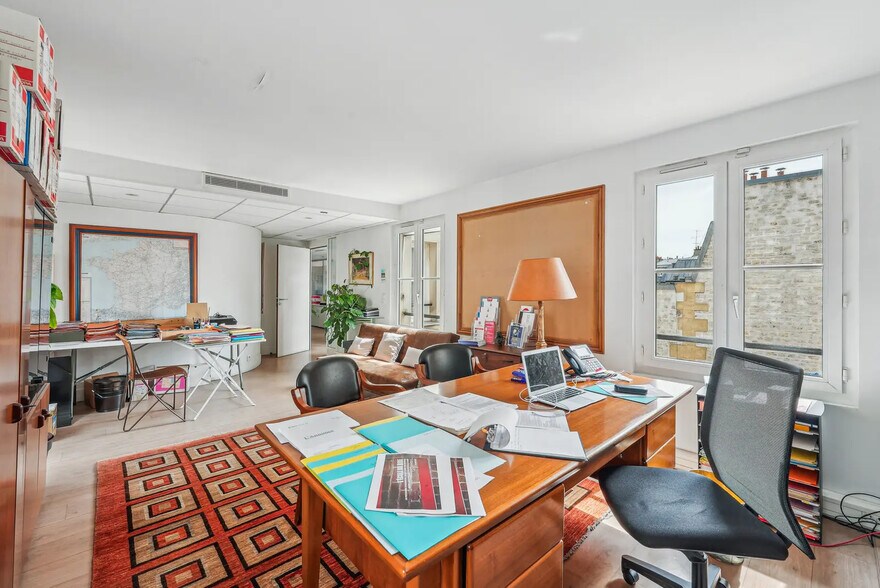 5 Rue La Bruyère, Paris for lease - Interior Photo - Image 2 of 16