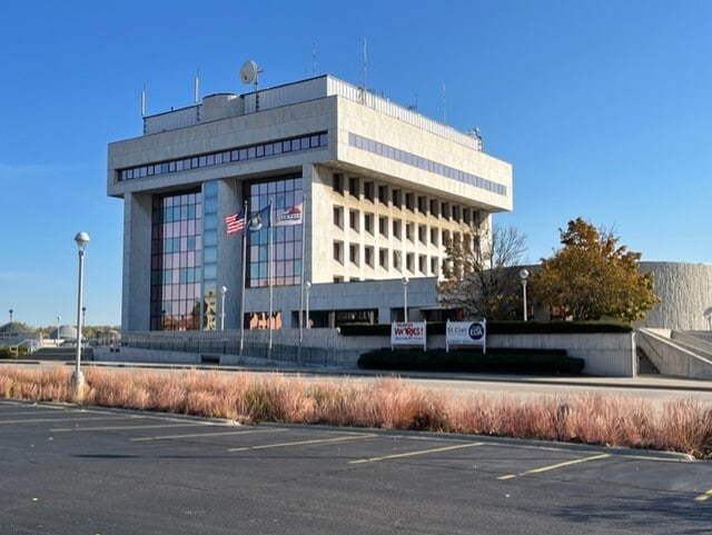 100 McMorran Blvd, Port Huron, MI à vendre - Photo du bâtiment - Image 2 de 7