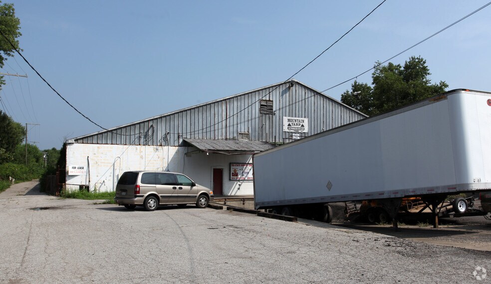 211 Swans Ln, Saint Albans, WV à vendre - Photo du bâtiment - Image 2 de 19