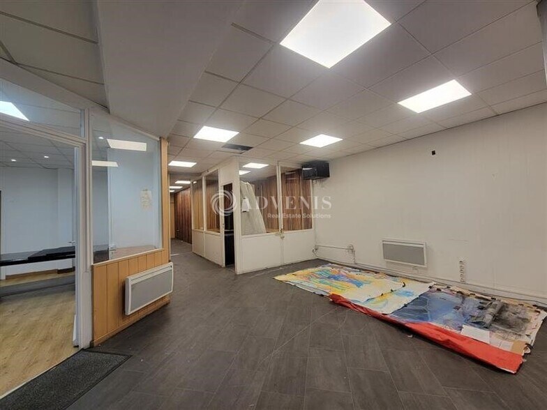 Flex in Courbevoie for lease - Building Photo - Image 3 of 8