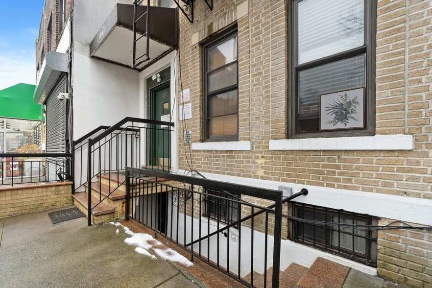 124 Cortelyou Rd, Brooklyn, NY for sale - Building Photo - Image 3 of 14