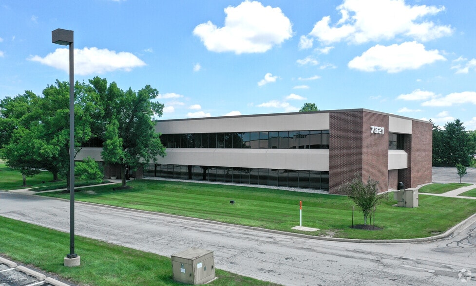 7321 N Shadeland Station Way, Indianapolis, IN à louer - Photo du bâtiment - Image 2 de 2
