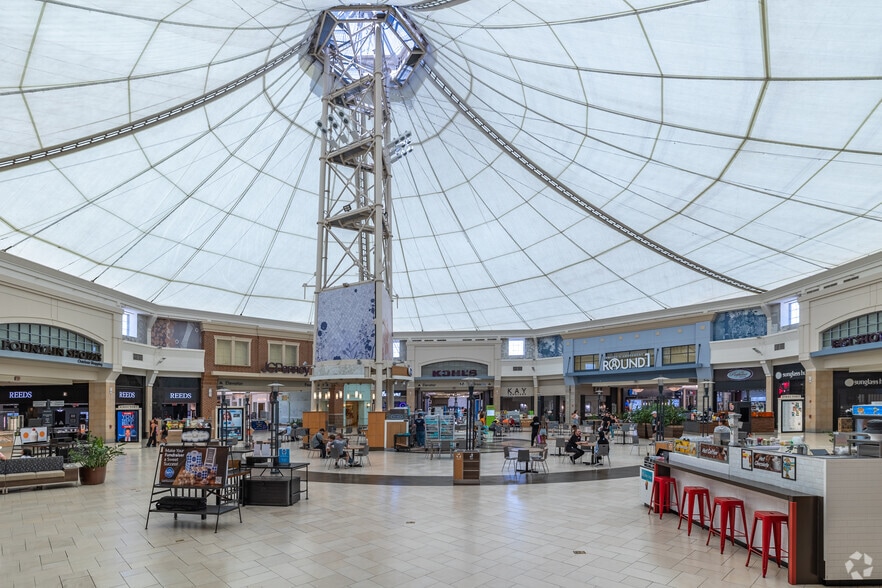 142 Park City Ctr, Lancaster, PA for lease - Interior Photo - Image 3 of 8