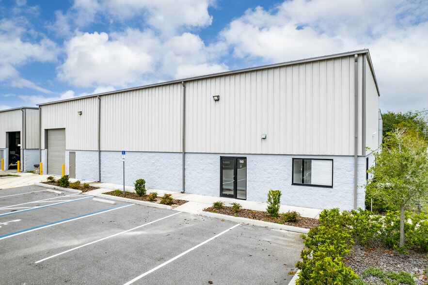 260-278 Springview Commerce Dr, DeBary, FL for lease - Primary Photo - Image 2 of 8