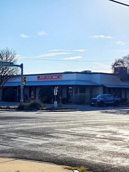 4200 Maple Ave, Odessa, TX à louer - Photo du bâtiment - Image 2 de 3
