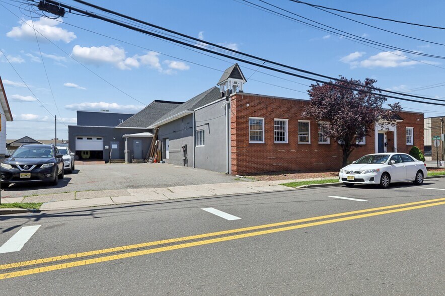 57 Leuning St, South Hackensack, NJ à vendre - Photo du bâtiment - Image 2 de 61