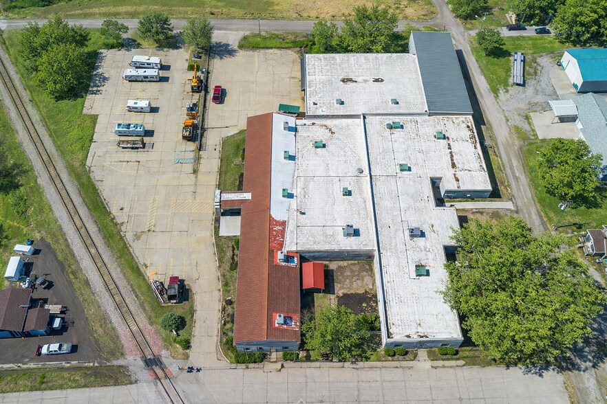 1017 E 7th St N, Newton, IA à vendre - Photo du bâtiment - Image 2 de 51