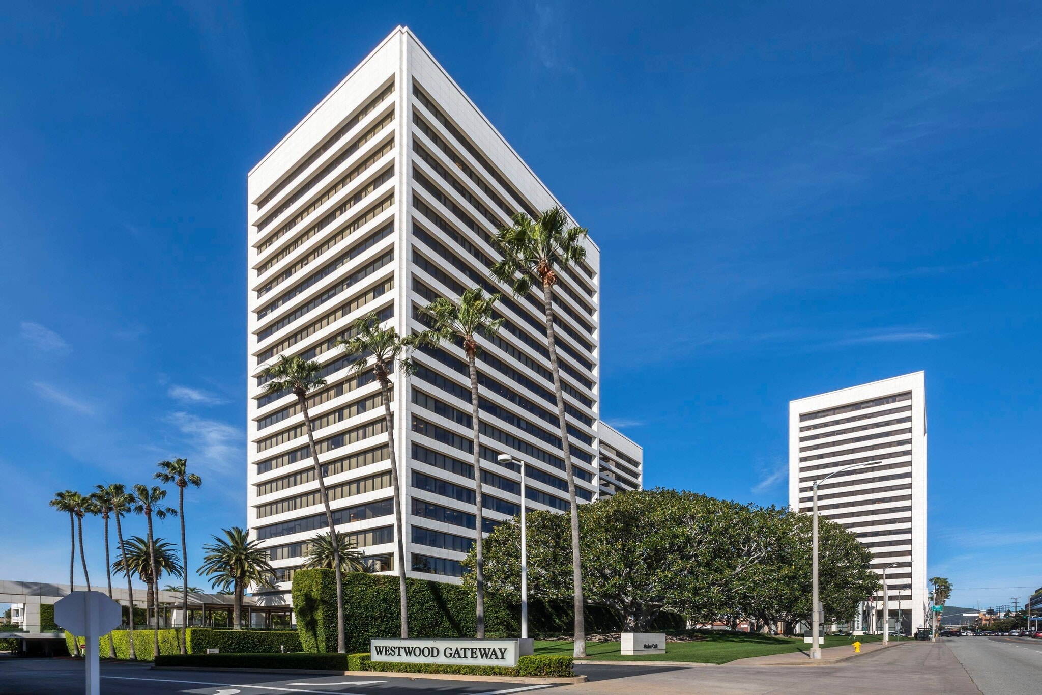 11100 Santa Monica Blvd, Los Angeles, CA for lease Building Photo- Image 1 of 10
