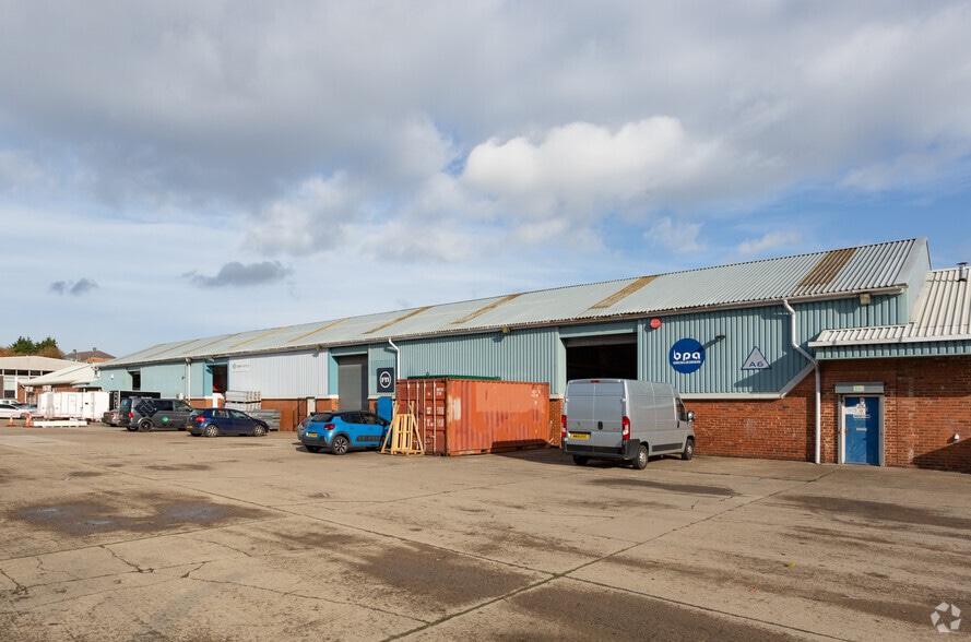 B1-B10 Parkside Ln, Leeds for lease - Building Photo - Image 3 of 12