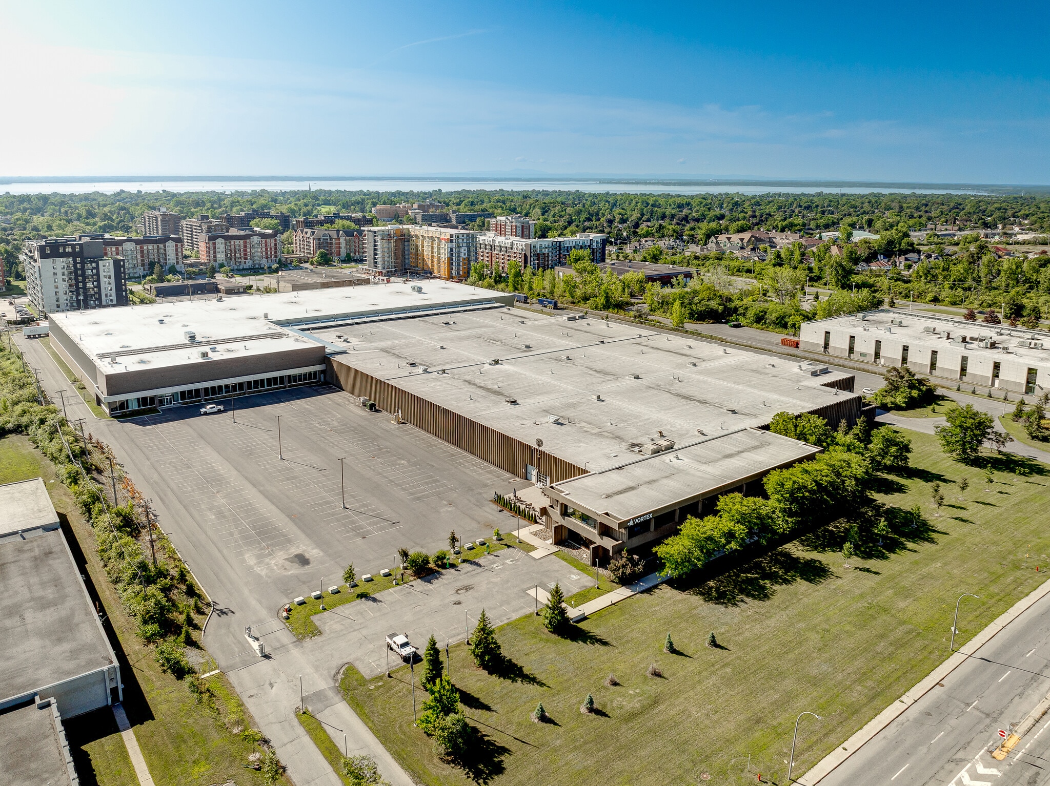 7700 Rte Transcanadienne, Pointe-claire, QC for lease Primary Photo- Image 1 of 2