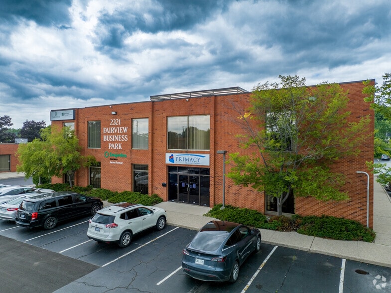 2321 Fairview St, Burlington, ON for lease - Building Photo - Image 3 of 8