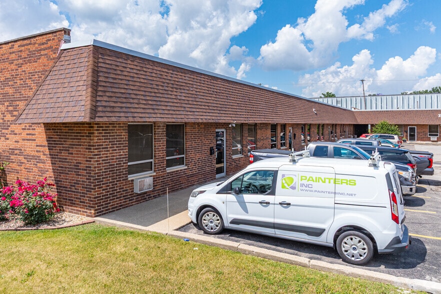 920 Ridge Ave N, Lombard, IL for lease - Primary Photo - Image 1 of 6