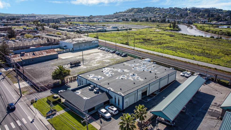 660 Lakeville St, Petaluma, CA for sale - Aerial - Image 1 of 8