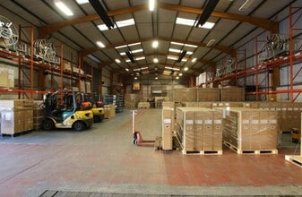 Dark Ln, Birstall for lease Interior Photo- Image 1 of 2