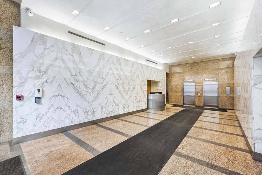 150 Varick St, New York, NY for lease - Building Photo - Image 3 of 9