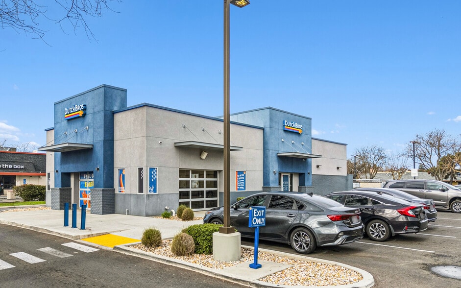 575 W Olive Ave, Merced, CA for sale - Building Photo - Image 2 of 5