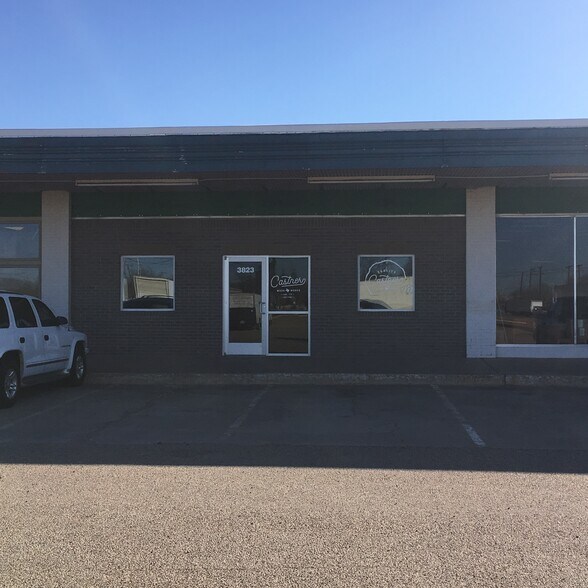 3801-3827 Avenue A St, Lubbock, TX à louer - Photo du bâtiment - Image 1 de 5
