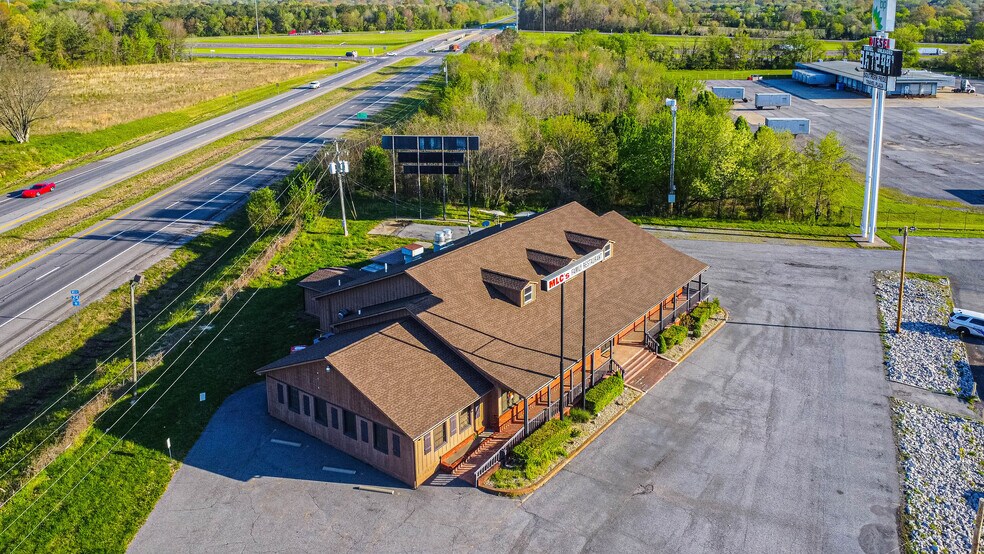 7052 Benton Rd, Paducah, KY à vendre - Photo du bâtiment - Image 2 de 117