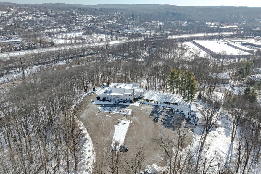 271 Federal Rd, Brookfield, CT à vendre - Photo du bâtiment - Image 2 de 5