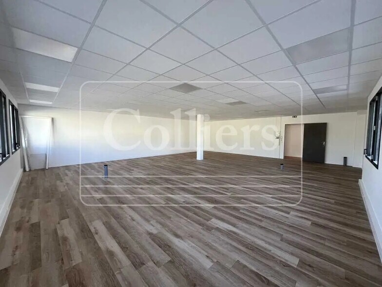 Office in Éguilles for lease - Building Photo - Image 3 of 10