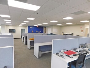 775 E Merritt Island Causway, Merritt Island, FL à louer Photo intérieure- Image 2 de 7