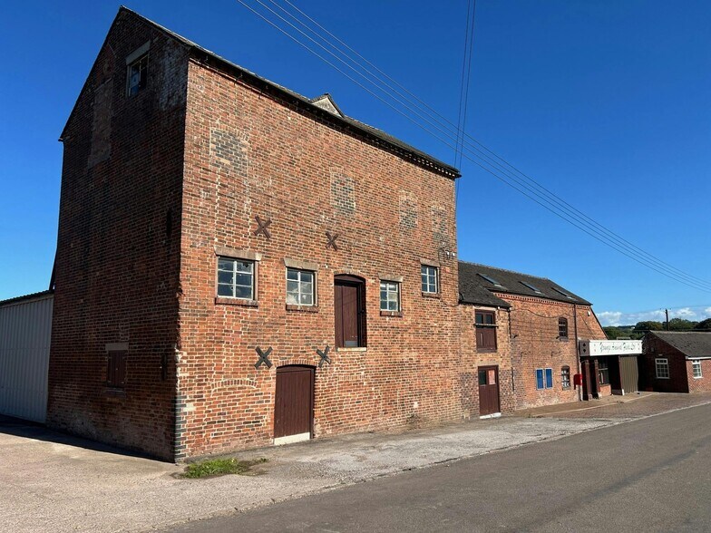 Standon Mill portefeuille de 2 propriétés à vendre sur LoopNet.ca - Photo du bâtiment - Image 2 de 19