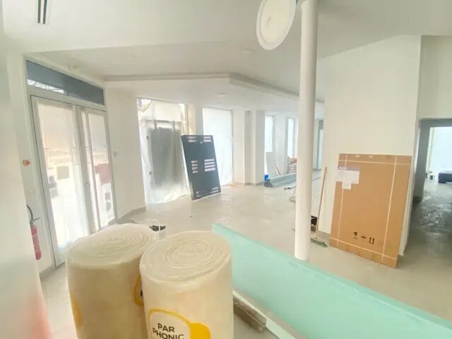 Retail in Paris for lease - Interior Photo - Image 3 of 9