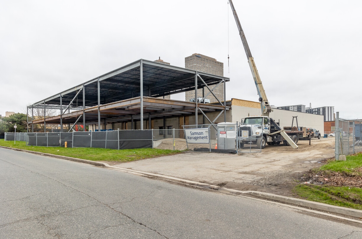 100 Thorncliffe Park Dr, Toronto, ON for lease Primary Photo- Image 1 of 4