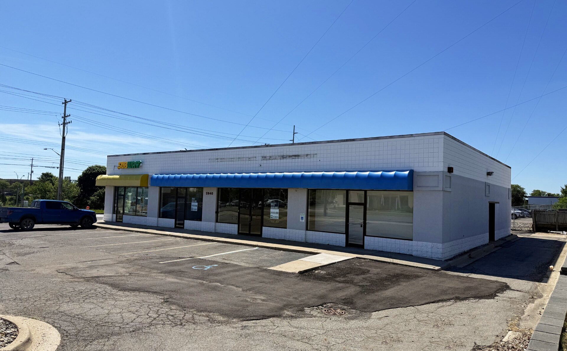 2840 E Saginaw St, Lansing, MI for lease Primary Photo- Image 1 of 2