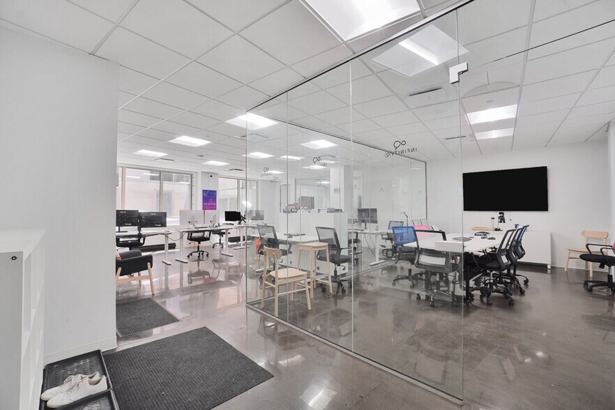 614 Rue Saint-Jacques, Montréal, QC for lease - Building Photo - Image 3 of 16