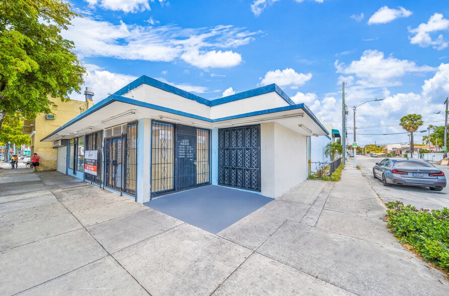 1801 SW 8th St, Miami, FL à louer - Photo du bâtiment - Image 2 de 27