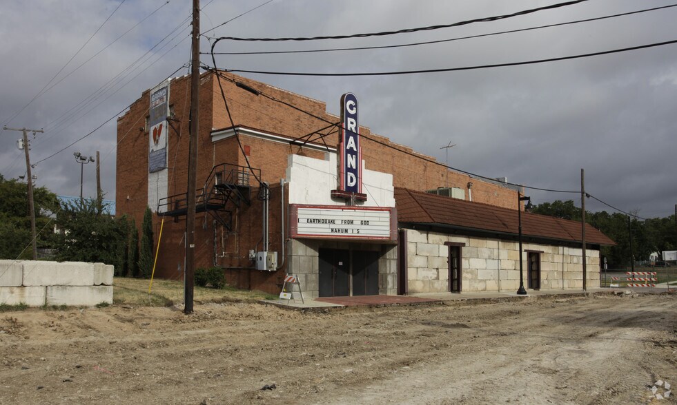 1100 Fabons St, Fort Worth, TX à louer - Photo du bâtiment - Image 2 de 5