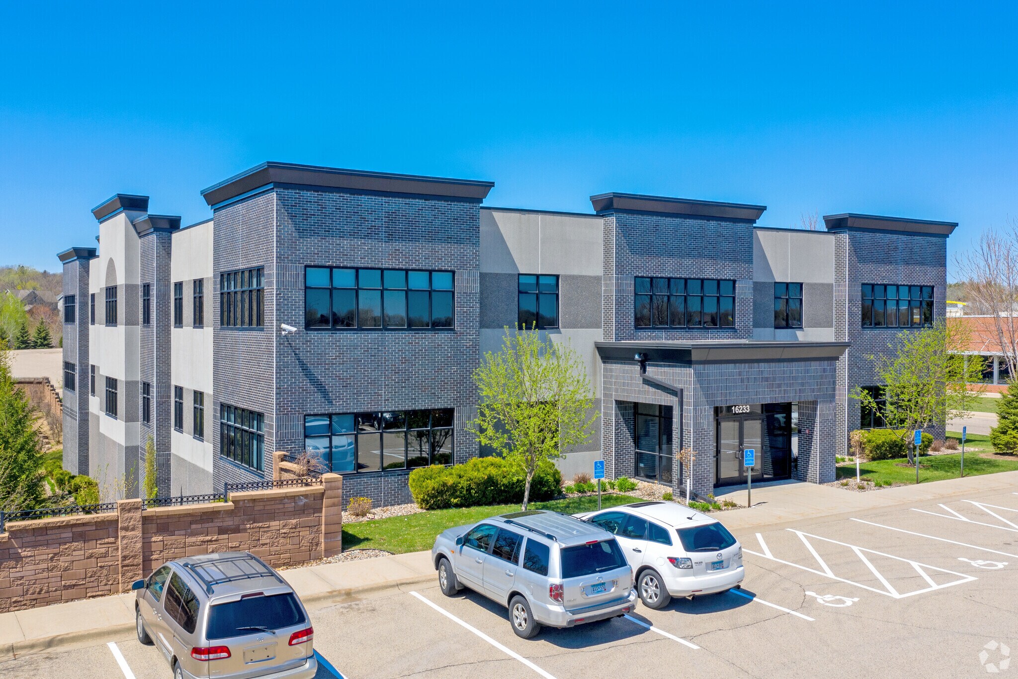 16233 Kenyon Ave, Lakeville, MN for lease Building Photo- Image 1 of 9