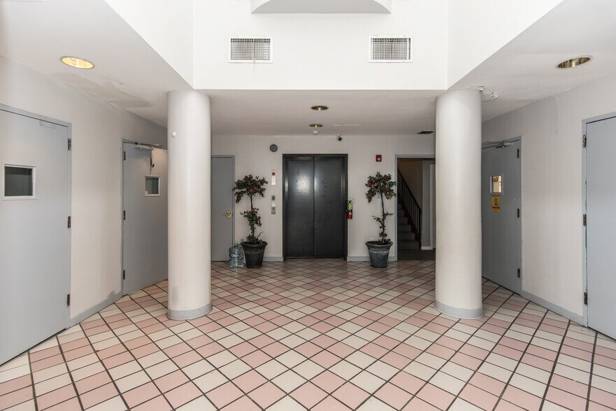 6044-6052 Castor Ave, Philadelphia, PA à vendre - Photo du bâtiment - Image 3 de 57