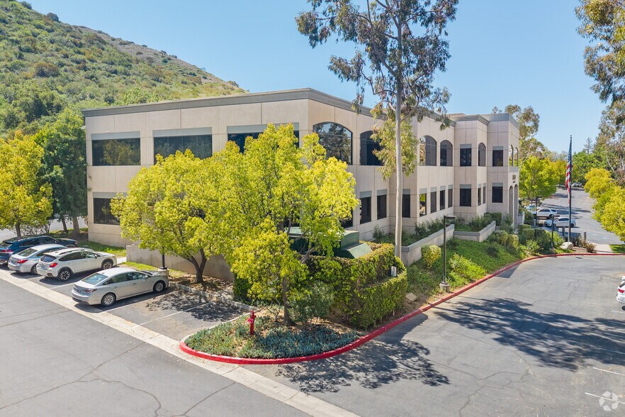 31248 Oak Crest Dr, Westlake Village, CA à louer - Photo du bâtiment - Image 2 de 7