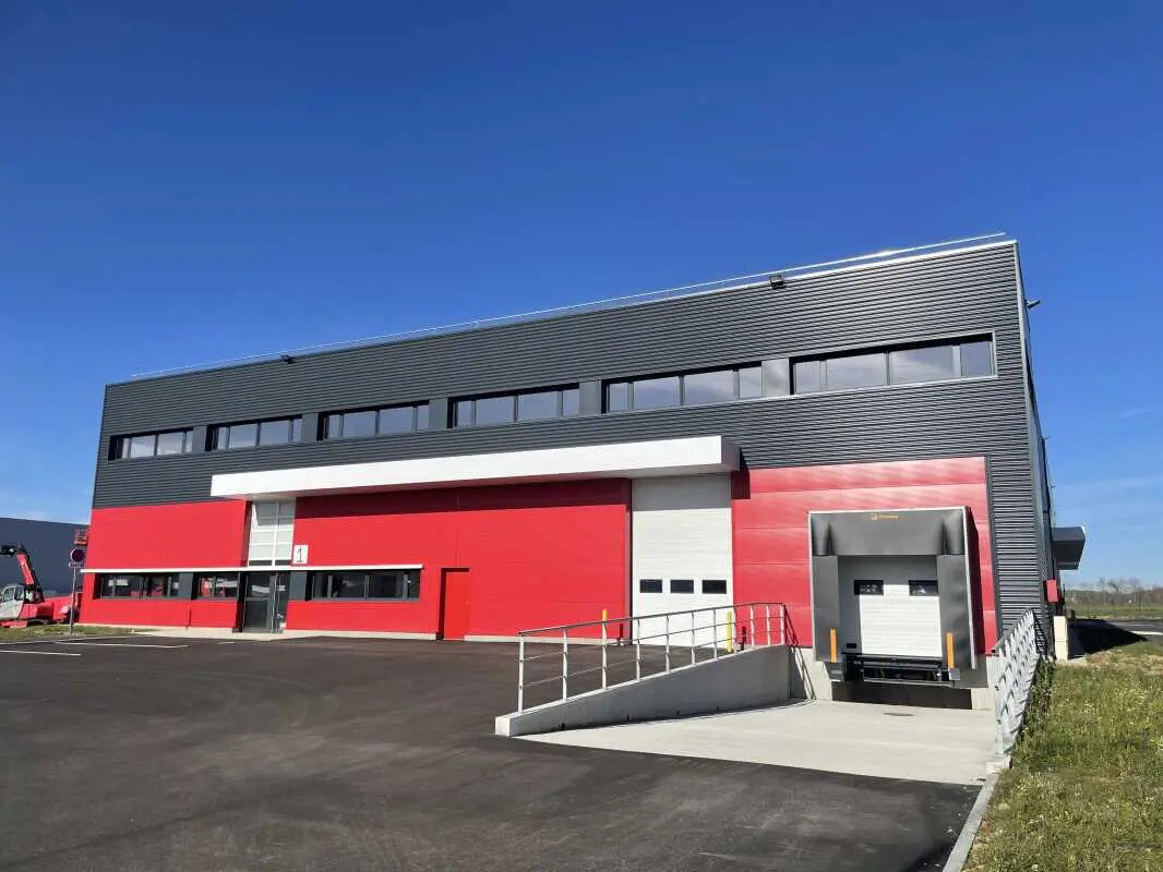 Bureau dans Heyrieux à louer Photo du bâtiment- Image 1 de 18