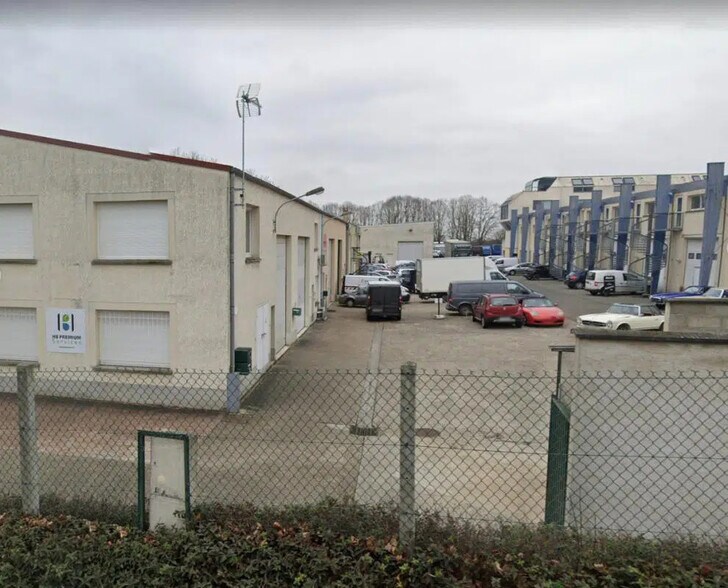 Industrial in Morainvilliers for lease - Building Photo - Image 2 of 15